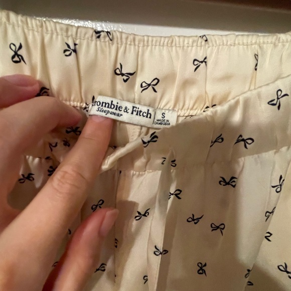 A&F Satin Bow Sleepwear Set - Picture 4 of 4